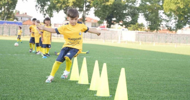 Yenişehir'de yaz spor okulu heyecanı başladı