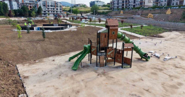 Yeşilyurt Millet Bahçesi'nde Çocuk Oyun Alanları Kurulumu Başladı