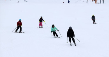 Yıldız Dağı Kayak Merkezinde Hafta Sonu Yoğunluğu