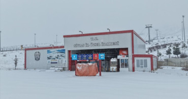 Yıldız Dağı Kayak Merkezi'nde Kar Yağışı
