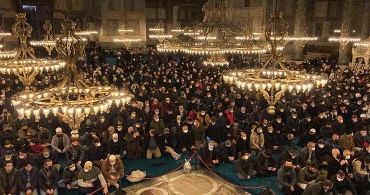 Yılın İlk Sabah Namazı İçin Vatandaşlar Bir Araya Geldi! Ayasofya Camii Dolup Taştı
