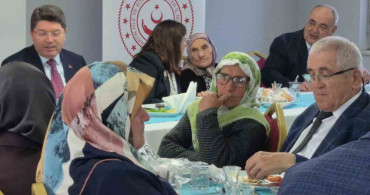 Yılmaz Tunç, Anneler Günü'nde Annesini Ziyaret Etti ve Şehit Anneleriyle Buluştu