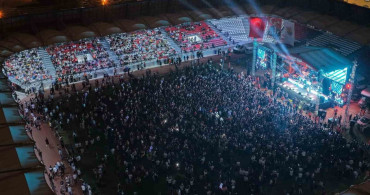 Yks sonrası gençler derya uluğ konserinde buluştu