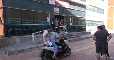 Yks’ye saniyeler kala yetişti: Güvenlik görevlisi motosikletiyle sınava ulaştırdı