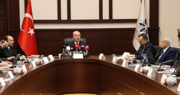 YÖK Başkanı Özvar, Erzurum'da Üniversitelerin Toplumla Bütünleşmesi Üzerine Konuştu