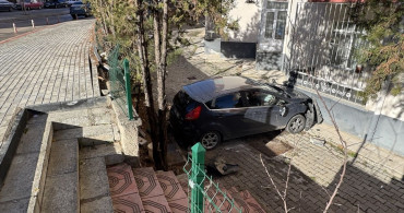 Yozgat'ta Apartmanın Bahçesine Düşen Araçta 4 Yaralı