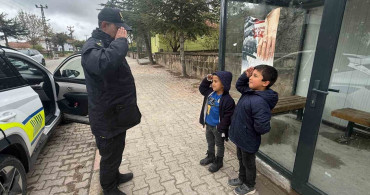 Yozgat'ta Miniklerden Polis Selamı