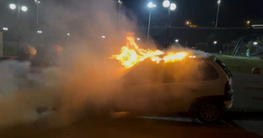 Yozgat'ta Park Halindeki Otomobilde Yangın Çıktı