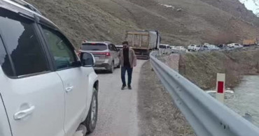 Yüksekova-Van Karayolunda Heyelan Ulaşımı Olumsuz Etkiledi