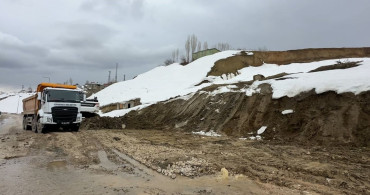 Yüksekova'da Heyelan Çalışmaları Devam Ediyor