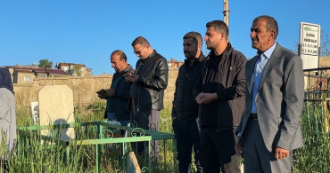 Yüksekova'da Kurban Bayramı Mezarlık Ziyaretleri