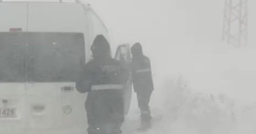 Yüksekova'da Tipi Nedeniyle Mahsur Kalan Vatandaşlar Kurtarıldı