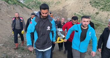 Yüksekova'da Zorlu Kurtarma Operasyonu: 6 Saatlik Mücadele Sonrası Yaralı Hastaneye Kaldırıldı