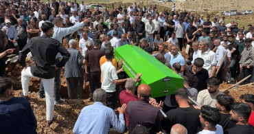 Yüksekova'daki kazada hayatını kaybedenler toprağa verildi