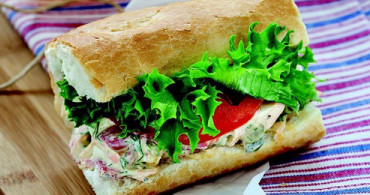 Yumurtalı Ve Salatalı Sandviç Tarifi