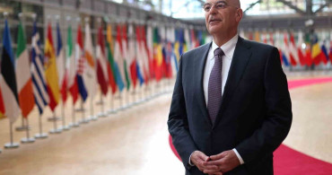 Yunan Bakan Dendias'dan Türkiye'nin Savunma Başarılarına Övgü