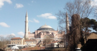 Yunan Basını İstanbul'u CHP Kazandı Deyip, "Ayasofya'nın İntikamı Alındı" Yazdı