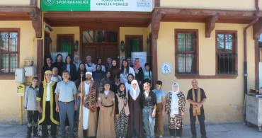 Yunus Emre'nin hayatı açık havada tiyatro oyunuyla sahnelendi