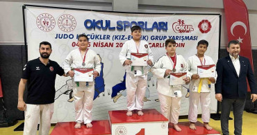Yunusemre Belediyespor Judo Takımı Dikkat Çekti