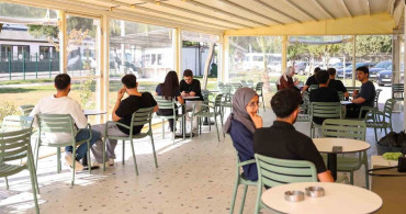 Yurt kafe ve ışıklı parkı öğrencilerin yeni buluşma noktası oldu