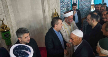 Yusuf Tekin, Bayram Namazını Baba Ocağında Kıldı