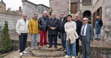 Zafer Algöz Sahaflar Çarşısı'nda Genç Okurlarla Buluştu