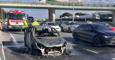 Zeytinburnu Sahil Yolu'nda Otomobil Yangını
