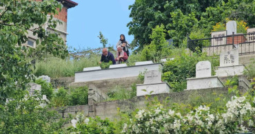 Zonguldak'ta Arefe Günü Mezarlık Ziyaretleri Yoğunlaştı