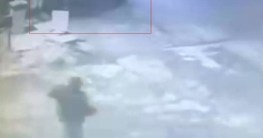 Zonguldak’ta Beton Bariyere Çarpan Araç Kazası Güvenlik Kamerasında