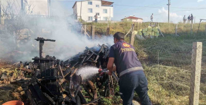 Afyonkarahisar'da arazide çıkan yangın kontrol altına alındı