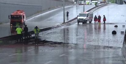 Ankara'da Sağanak Yağış Alt Geçitleri Su Bastı