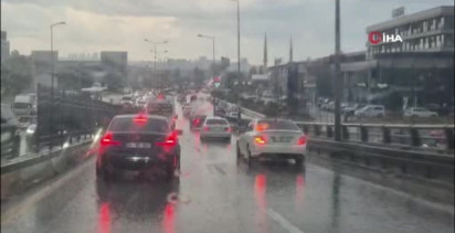 Ankara'nın Yenimahalle ilçesinde sağanak yağış etkili oldu