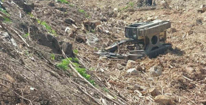 Antalya'da devrilen iş makinesinin altında kalan operatör hayatını kaybetti