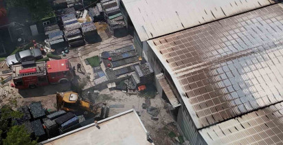Antalya'da Geri Dönüşüm Deposunda Yangın