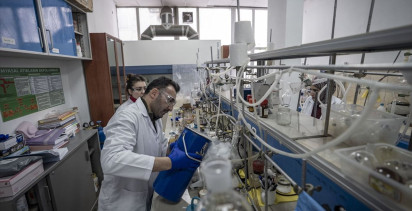 Atatürk Üniversitesi'nde Stratejik İlaç Maddeleri Üretimi