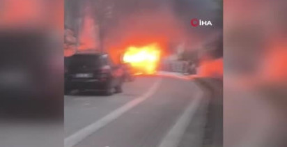 Avcılar'da Park Halindeki Servis Aracı Yangın Çıkardı