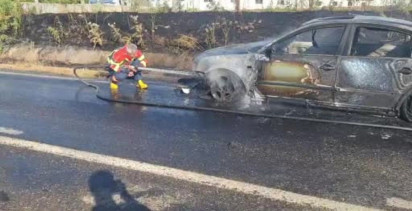 Bingöl’de seyir halindeki otomobil alev aldı