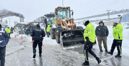 Bitlis'te Yolcu Otobüsü Kazası: 4 Polis Memuru Yaralandı