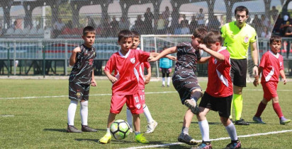 Bolu’da Mini Minikler futbol turnuvası heyecanı başladı
