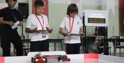Bolu'da Öğrenciler Mini Robotlarla Yarıştı