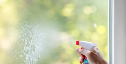 Bu 3 yöntem pencereleri pırıl pırıl yapacak! Suya bir kaşık eklemeniz yeterli