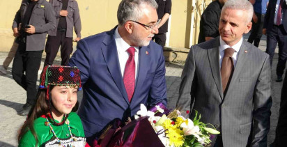 Çalışma ve sosyal güvenlik bakanı vedat ışıkhan ardahan'da temaslarda bulundu