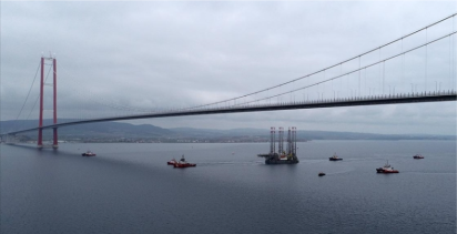 Çanakkale Boğazı'nda gemi trafiği çift yönlü askıya alındı