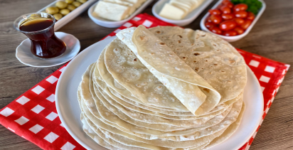 Dışarıda bir hafta bile kalsa kesinlikle bayatlamayacak! Evde bayatlamayan lavaş yapımı