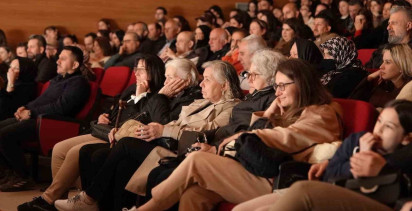 Düzce Şehir Tiyatroları Yeni Sezonu 'Bugün Git, Yarın Gel' ile Açtı