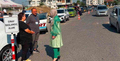 Düzce'de sürücü adayları direksiyon sınavında ter döktü