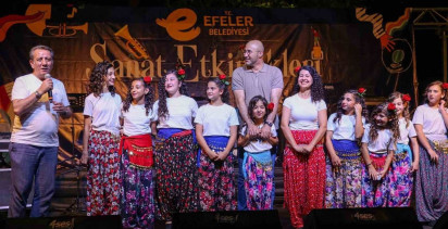 Efeler'de vatandaşlar sanatla buluştu