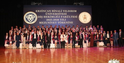 Erzincan'da 82 genç diş hekimi mezuniyet coşkusunu yaşadı