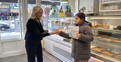 Erzincan'da Takdir Belgesi Alan Öğrencilere Pasta Sürprizi