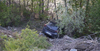 Gümüşhane'de Kontrolden Çıkan Otomobil Harşit Çayı Kenarında Durduruldu